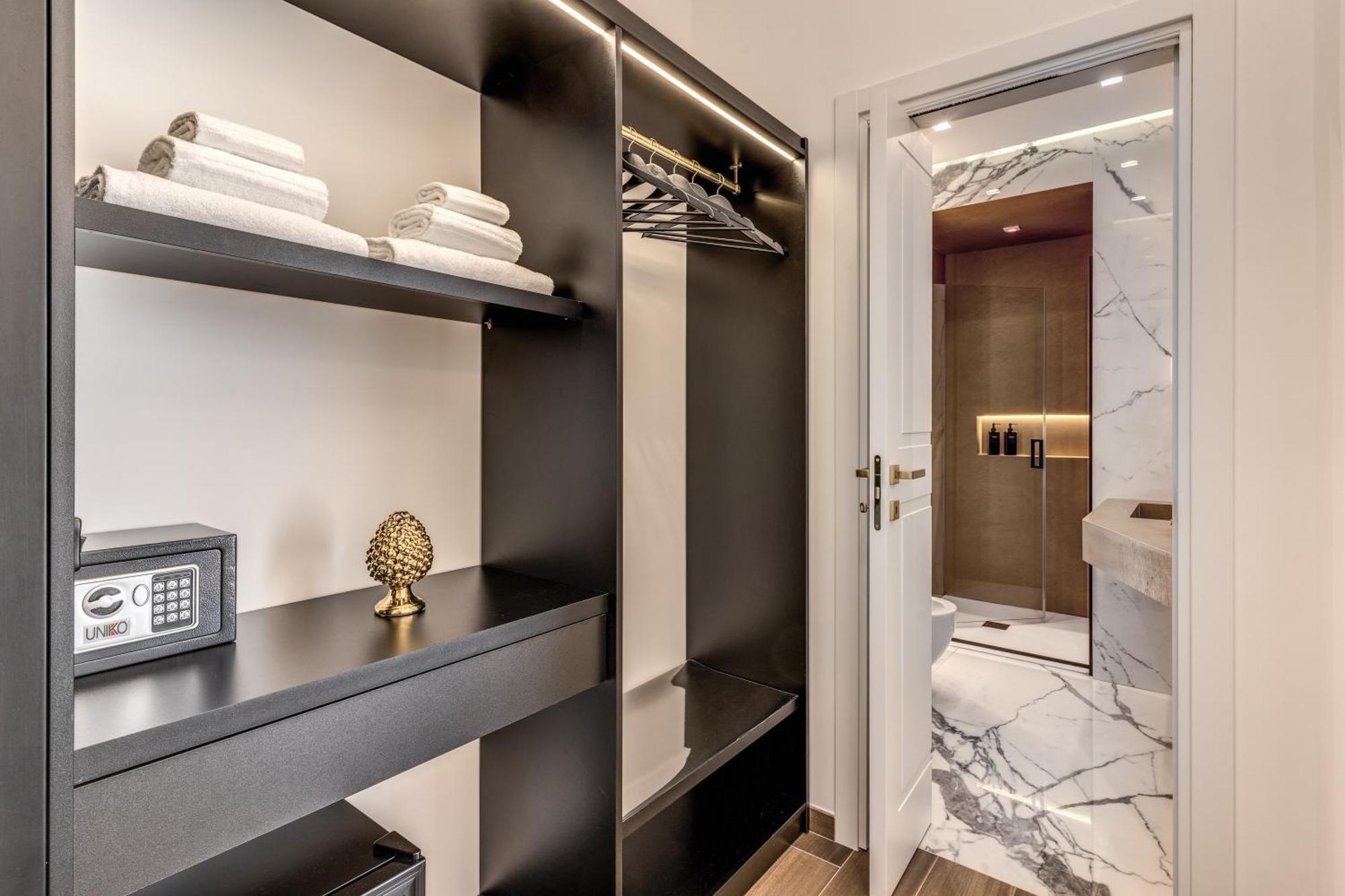Atarooms Suites Napoli ภายนอก รูปภาพ