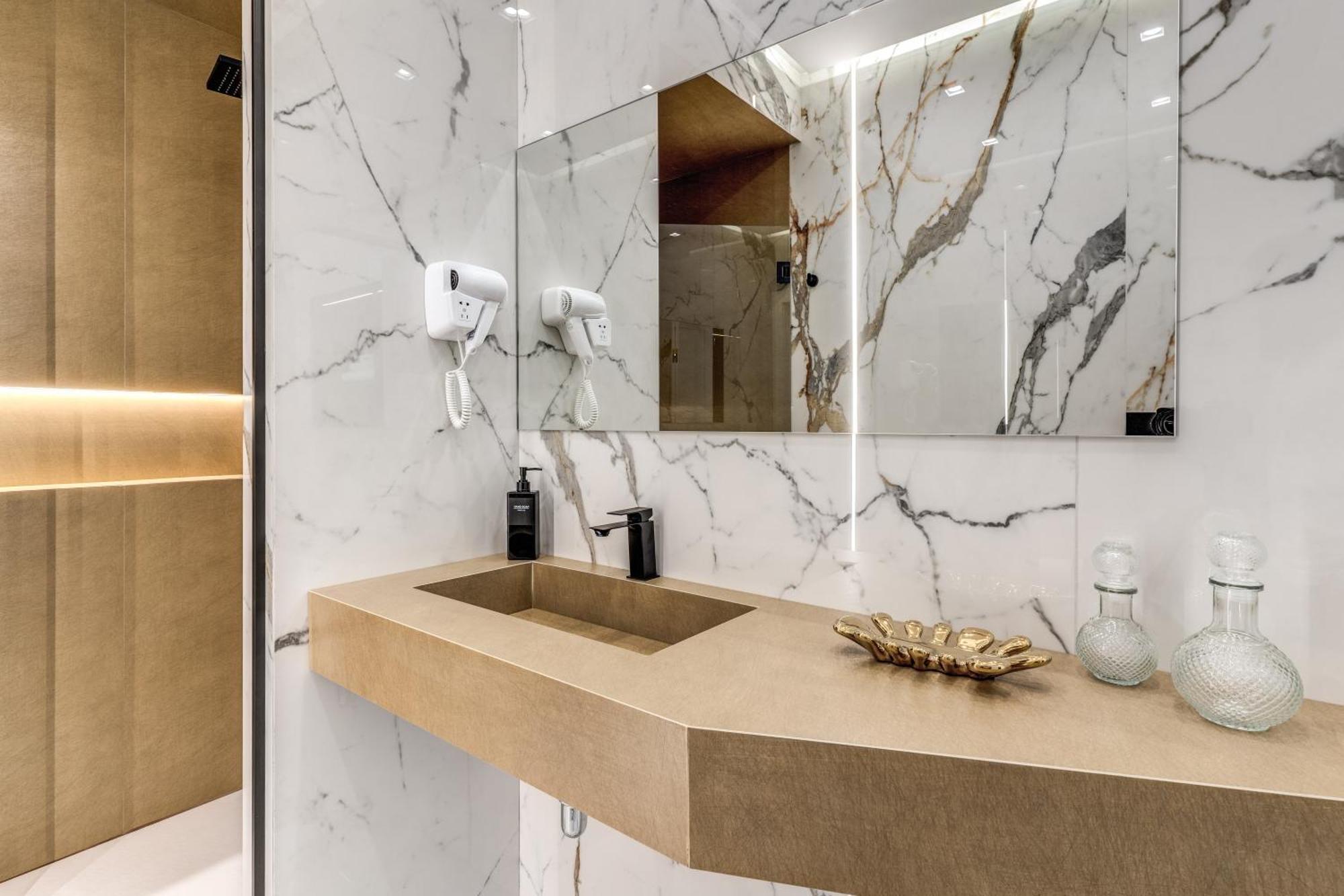 Atarooms Suites Napoli ภายนอก รูปภาพ