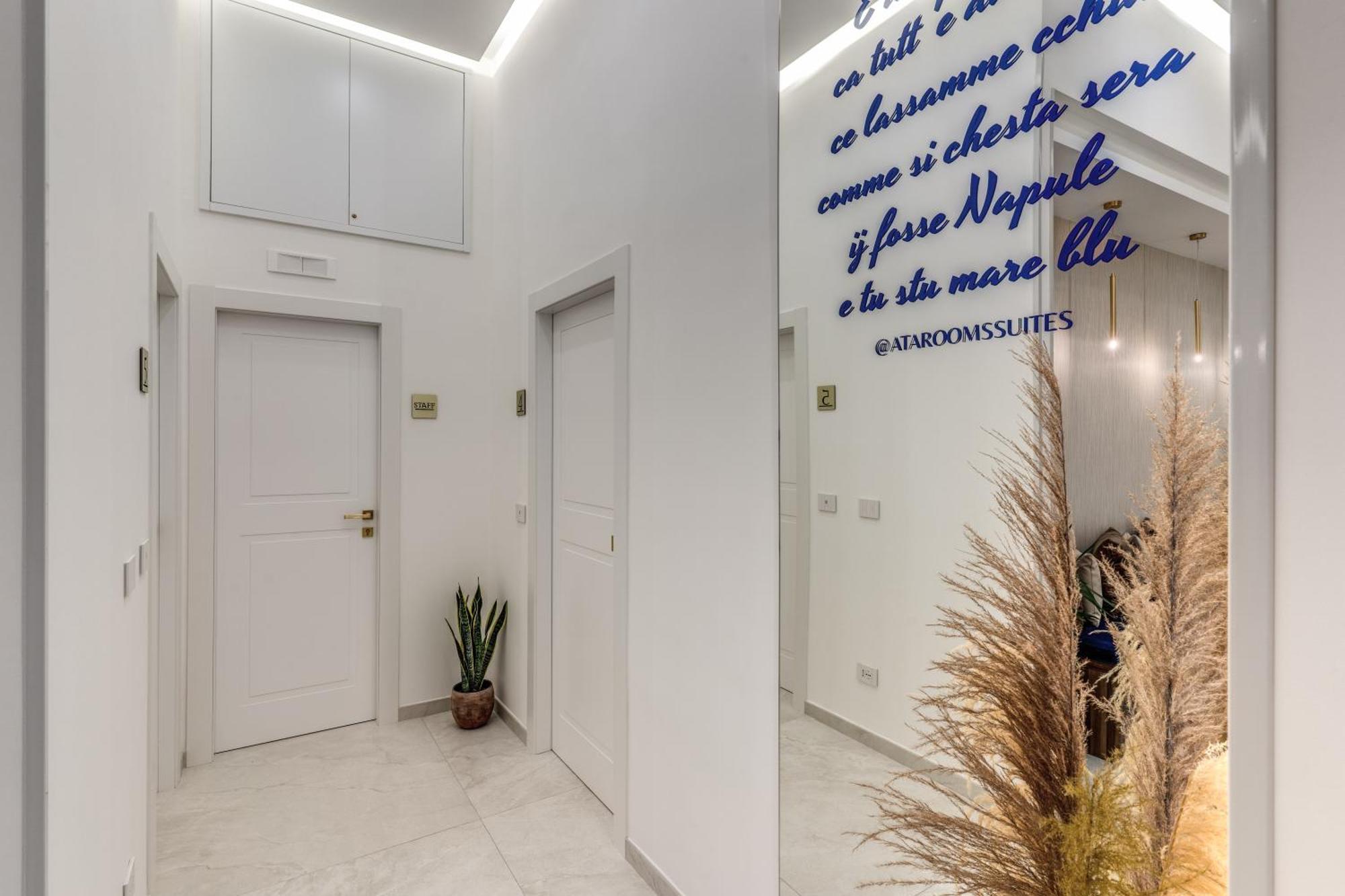 Atarooms Suites Napoli ภายนอก รูปภาพ